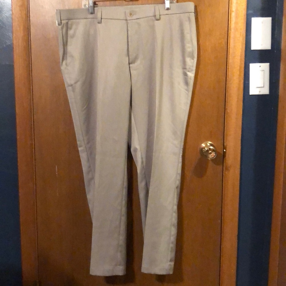 Men’s Khaki Haggar Slacks 40Wx30L